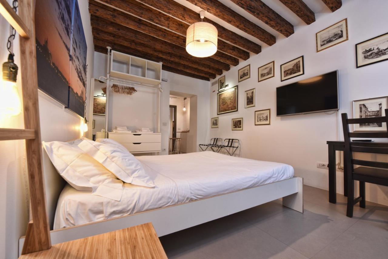 Lively Castello Comfort Room Private Bath & Privacy Venecia Exterior foto